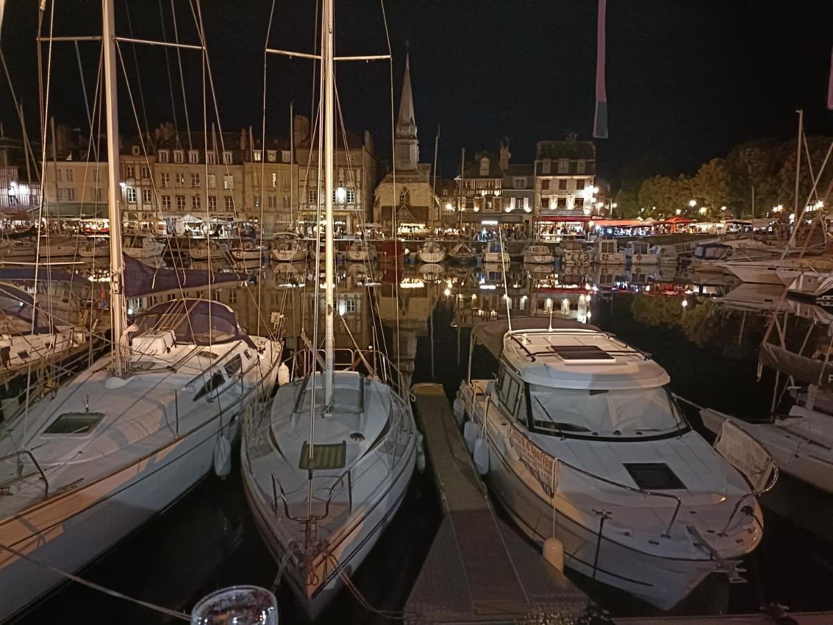 Le Coeur Du Centre Historique Refait A Neuf Apartment Honfleur Bagian luar foto